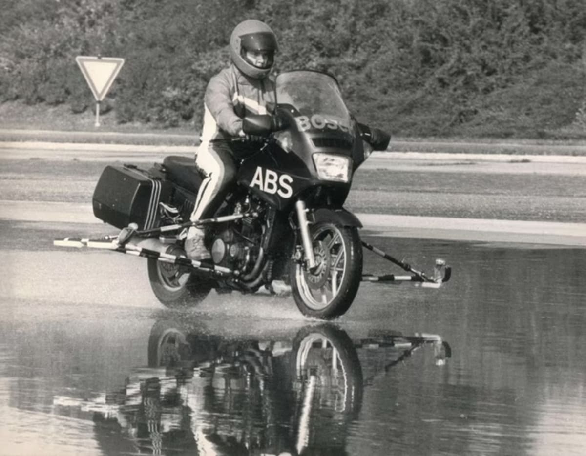 bosch-30-years-motorcycle-abs-system