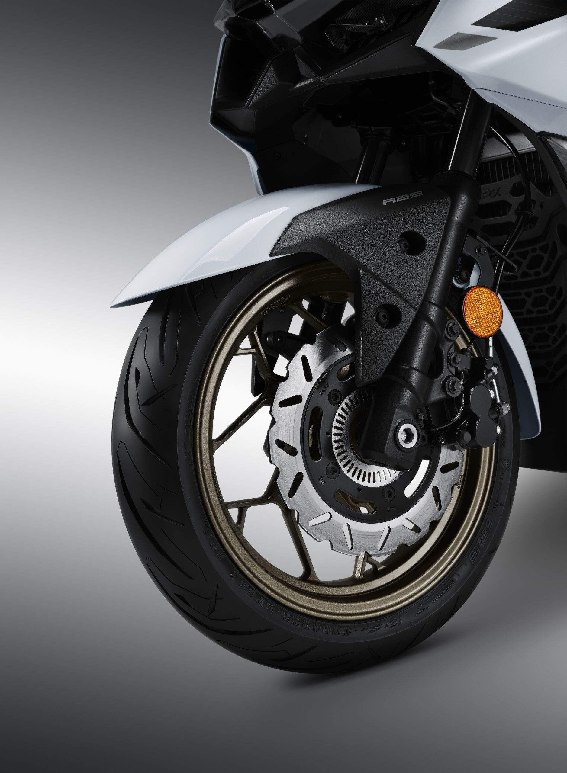 GPX DZ3 (ดี-ซี-ทรี) สกู๊ตเตอร์พรีเมียมสปอร์ต พิกัด 300 เกือบแสน